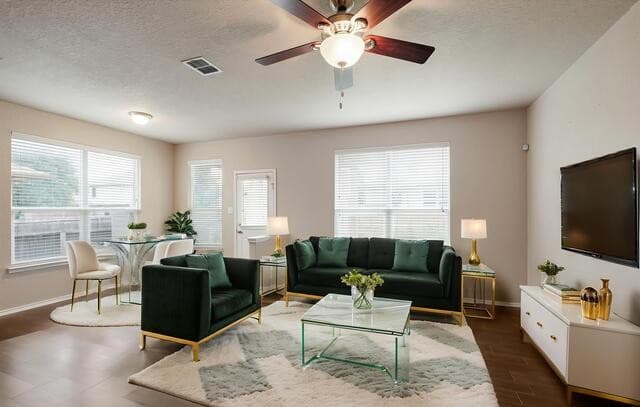 5-bedroom rental at 12050 Texana Cv in San Antonio, TX — photo 5