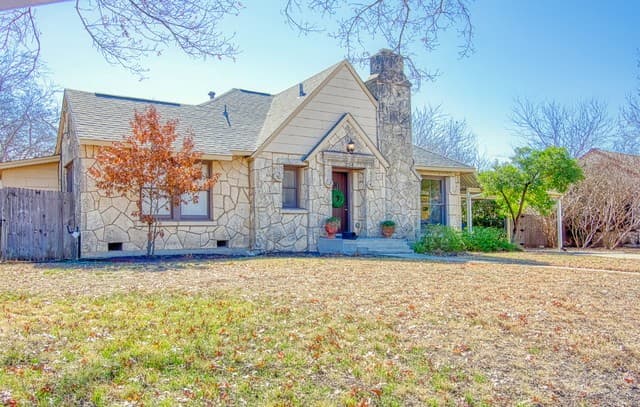 3-bedroom rental at 204 Lovera Blvd in San Antonio, TX — photo 2