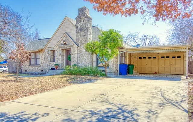 3-bedroom rental at 204 Lovera Blvd in San Antonio, TX — photo 3