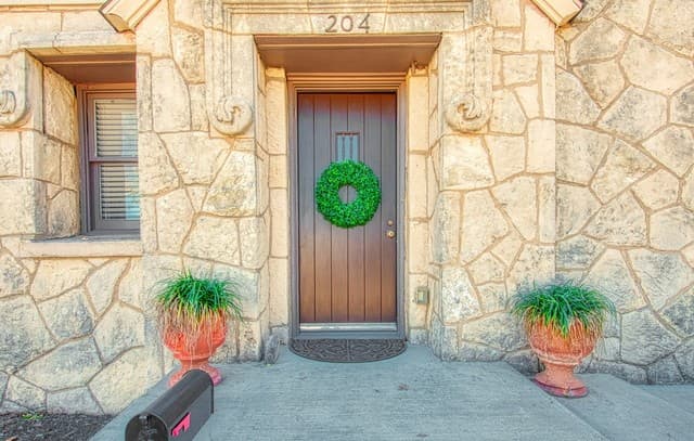 3-bedroom rental at 204 Lovera Blvd in San Antonio, TX — photo 4
