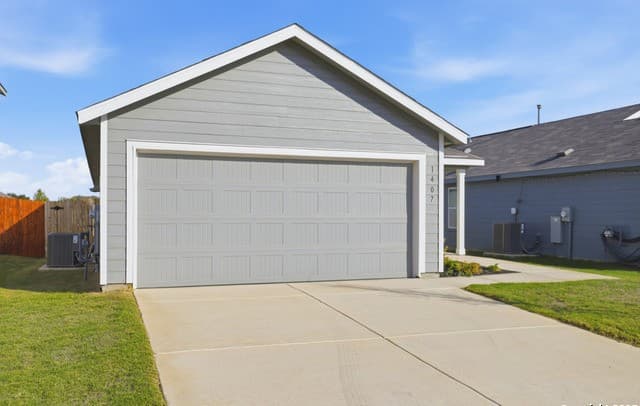 4-bedroom rental at 1407 Mira Mill in San Antonio, TX — photo 3