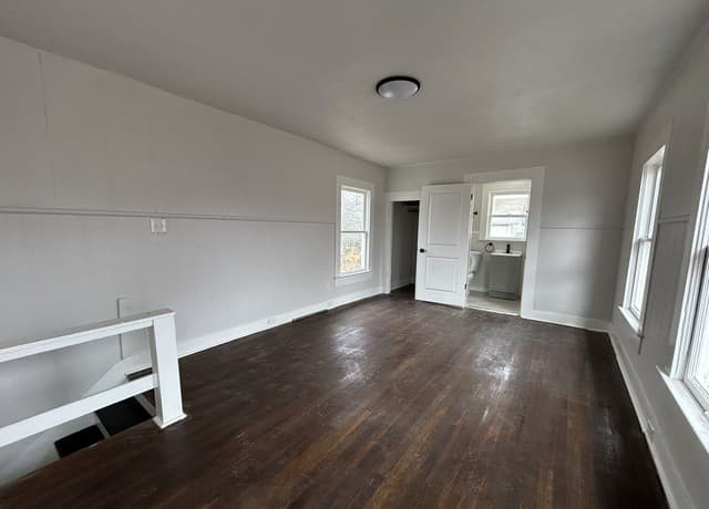 1-bedroom rental at 329 Hot Wells Unit R in San Antonio, TX — photo 2