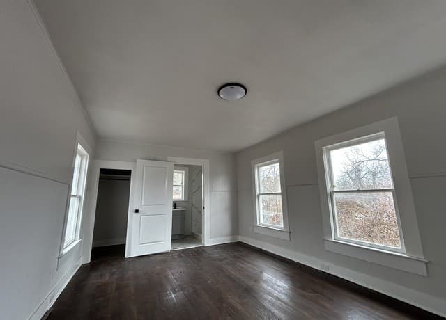 1-bedroom rental at 329 Hot Wells Unit R in San Antonio, TX — photo 4