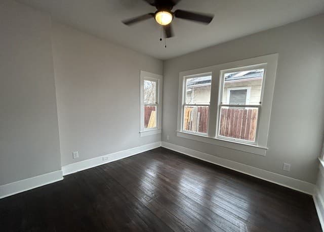 2-bedroom rental at 329 Hot Wells Unit FRONT UNIT in San Antonio, TX — photo 4