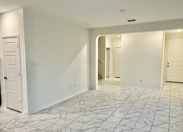 4-bedroom rental at 4955 Usaa Unit 79 in San Antonio, TX — photo 2