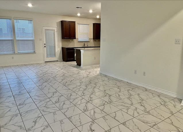 4-bedroom rental at 4955 Usaa Unit 79 in San Antonio, TX — photo 3