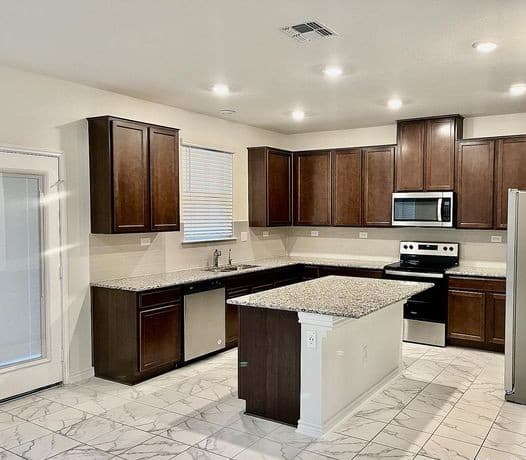 4-bedroom rental at 4955 Usaa Unit 79 in San Antonio, TX — photo 5