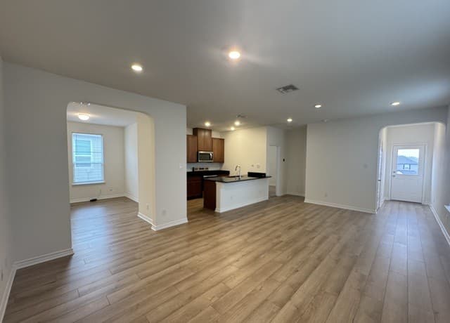 3-bedroom rental at 15326 Oceanus in San Antonio, TX — photo 2