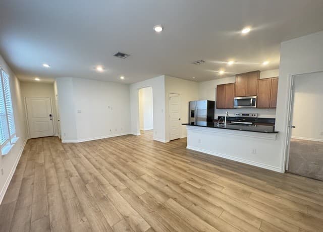 3-bedroom rental at 15326 Oceanus in San Antonio, TX — photo 3