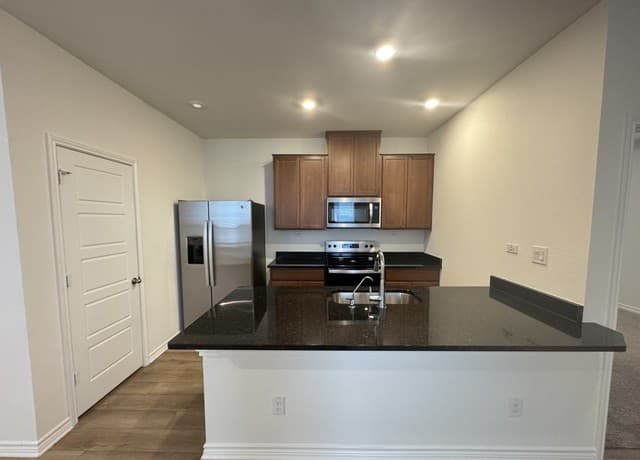 3-bedroom rental at 15326 Oceanus in San Antonio, TX — photo 4