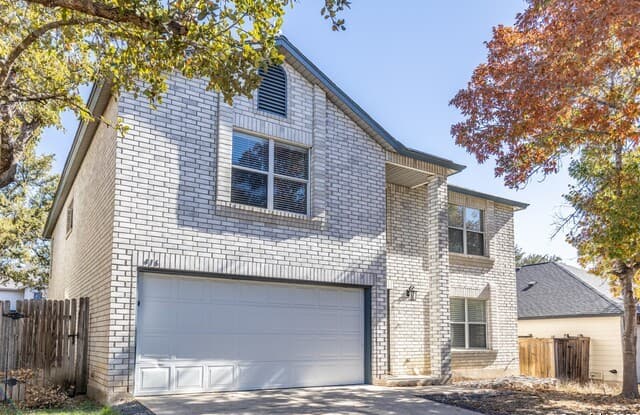 4-bedroom rental at 416 Irongate Rdg in San Antonio, TX — photo 2