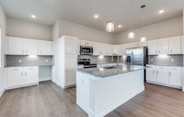 4-bedroom rental at 330 E Carson Unit 2301 in San Antonio, TX — photo 5