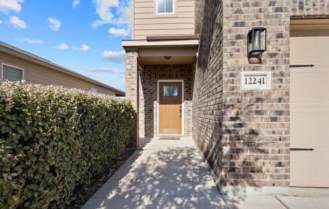 3-bedroom rental at 12241 Cashton in San Antonio, TX — photo 2
