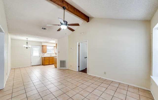 3-bedroom rental at 5602 Ivanhoe in San Antonio, TX — photo 4