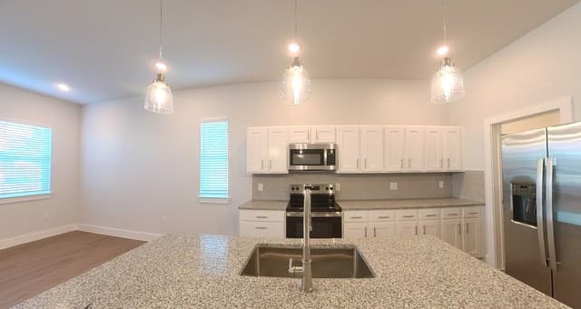 2-bedroom rental at 330 E Carson Unit 1101 in San Antonio, TX — photo 3