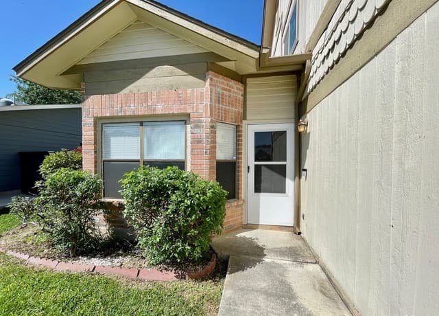 3-bedroom rental at 6111 Quail Feather Ln in San Antonio, TX — photo 3