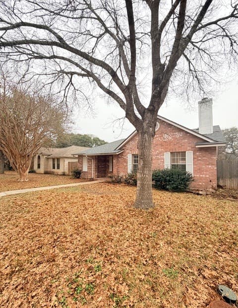 3-bedroom rental at 15022 Polynesian in San Antonio, TX — photo 3