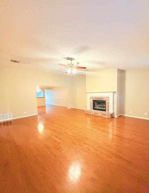 3-bedroom rental at 15022 Polynesian in San Antonio, TX — photo 5