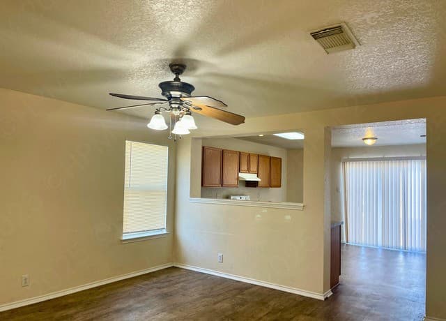 3-bedroom rental at 955 Marble Pt in San Antonio, TX — photo 4