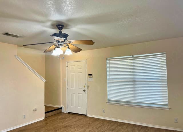 3-bedroom rental at 955 Marble Pt in San Antonio, TX — photo 5