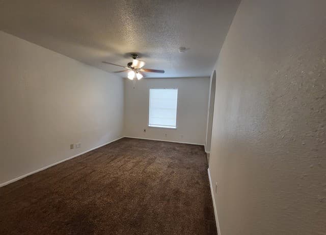 3-bedroom rental at 506 Barbuda in San Antonio, TX — photo 5