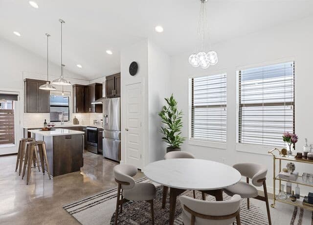 3-bedroom rental at 1114 N Olive St in San Antonio, TX — photo 4