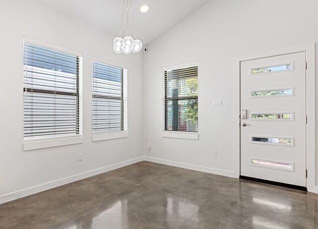 3-bedroom rental at 1114 N Olive St in San Antonio, TX — photo 5