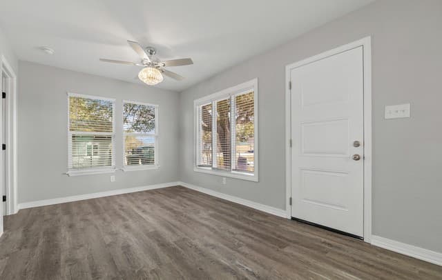 2-bedroom rental at 502 22nd St. in Hondo, TX — photo 5