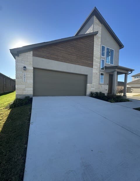 5-bedroom rental at 18411 Rhone River Dr in San Antonio TX