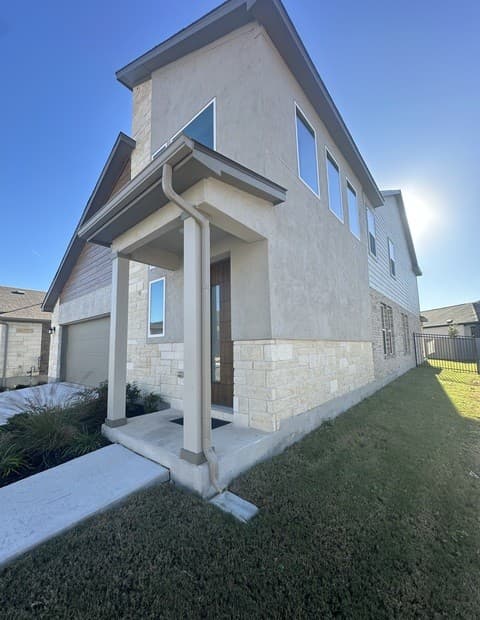 5-bedroom rental at 18411 Rhone River Dr in San Antonio, TX — photo 3