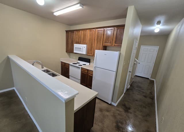 3-bedroom rental at 10618 Mathom in Universal City, TX — photo 4