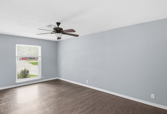 4-bedroom rental at 309 Jeanette Dr in Converse, TX — photo 2