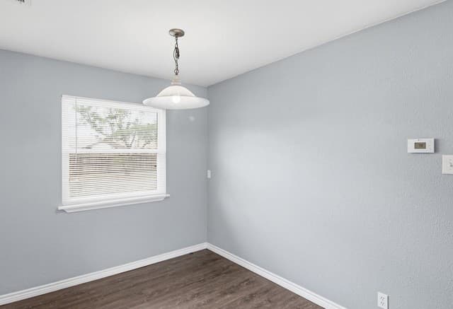 4-bedroom rental at 309 Jeanette Dr in Converse, TX — photo 5
