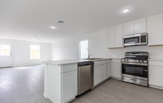 3-bedroom rental at 12034 La cuchilla in San Antonio, TX — photo 4