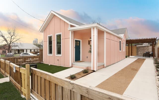 2-bedroom rental at 325 Montana in San Antonio TX