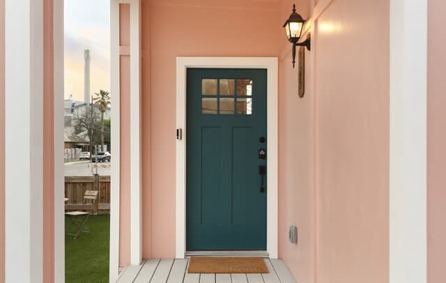 2-bedroom rental at 325 Montana in San Antonio, TX — photo 3