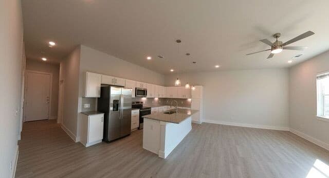 3-bedroom rental at 330 E Carson Unit 2202 in San Antonio, TX — photo 3