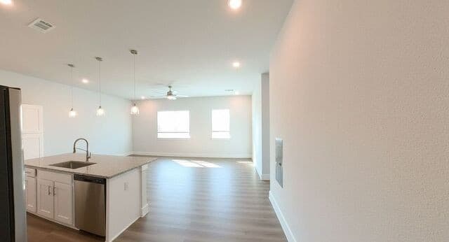 3-bedroom rental at 330 E Carson Unit 2203 in San Antonio, TX — photo 4