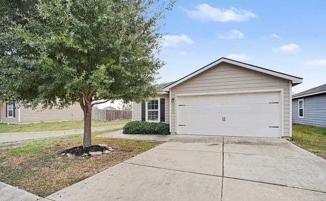 4-bedroom rental at 7543 Bowdre in San Antonio, TX — photo 2
