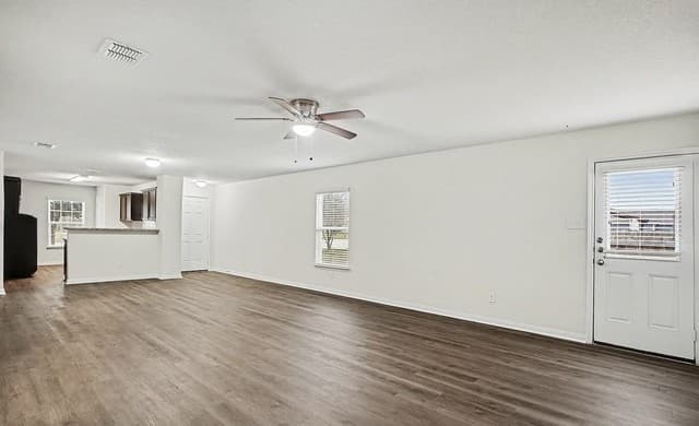 4-bedroom rental at 7543 Bowdre in San Antonio, TX — photo 4