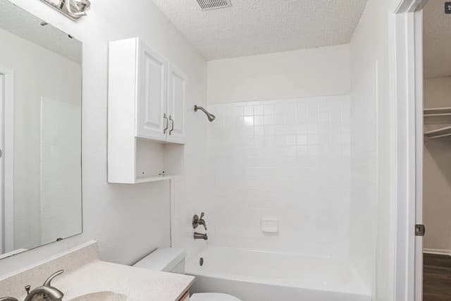 3-bedroom rental at 13038 Woller Valley in San Antonio, TX — photo 5