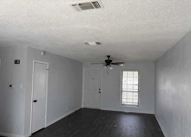 4-bedroom rental at 3602 Bremen Ave in San Antonio, TX — photo 3