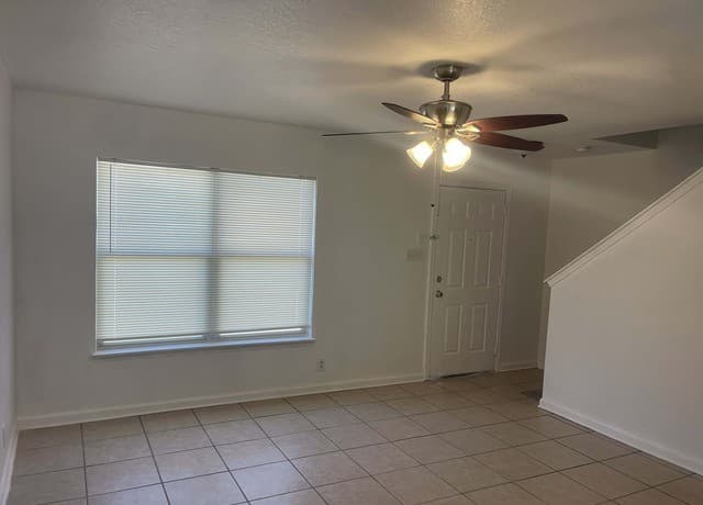 3-bedroom rental at 22 Badgers in San Antonio, TX — photo 2