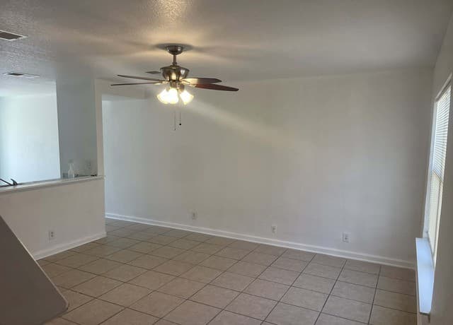 3-bedroom rental at 22 Badgers in San Antonio, TX — photo 3