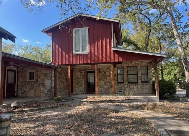 3-bedroom rental at 402 Herff in Boerne, TX — photo 2