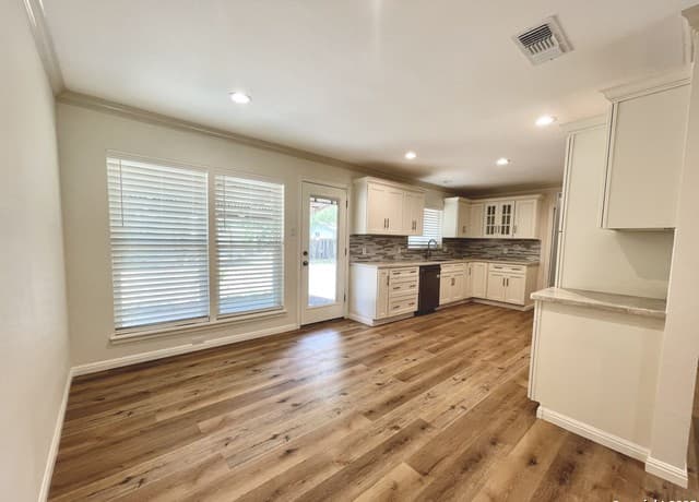 3-bedroom rental at 2612 Worldland Dr in San Antonio, TX — photo 4