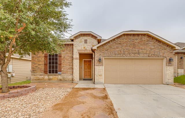 4-bedroom rental at 3727 Painted Tracks in Schertz, TX — photo 2
