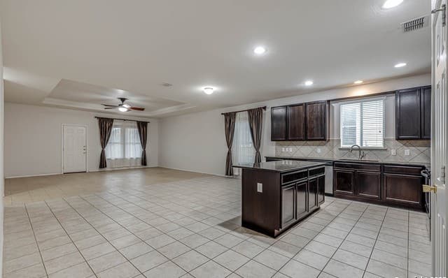 4-bedroom rental at 3727 Painted Tracks in Schertz, TX — photo 5