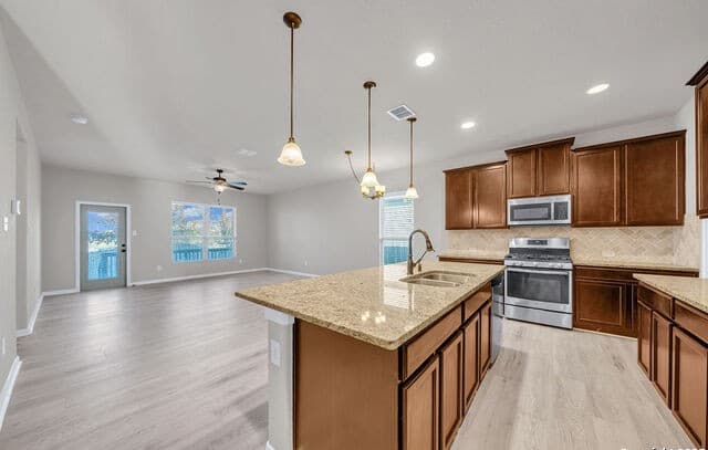 3-bedroom rental at 10423 Francisco Way in Converse, TX — photo 3