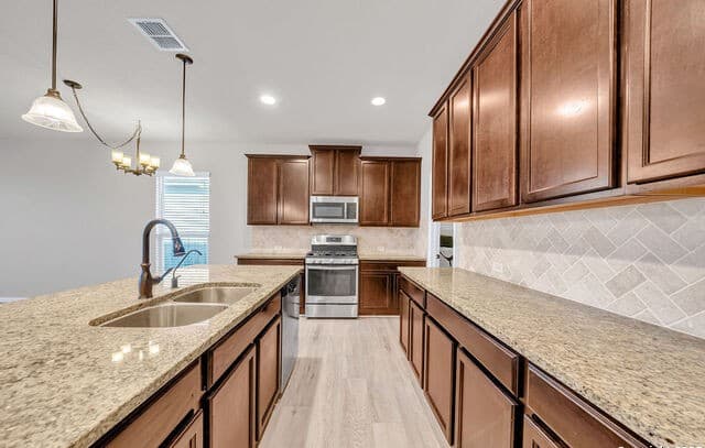 3-bedroom rental at 10423 Francisco Way in Converse, TX — photo 4
